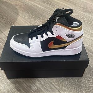 100% Authentic New Air Jordan 1 Mid